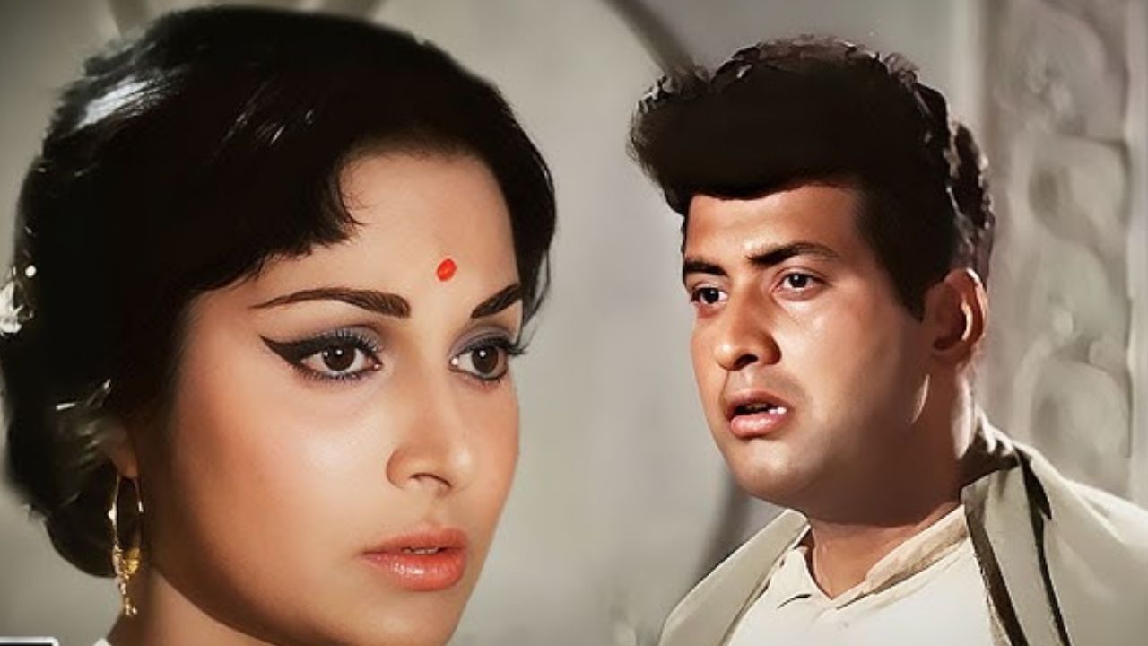 “हाय रे हाय नीलकमल” - 1968 मध्ये आलेल्या 'नीलकमल' चित्रपटातील 'हे रे हे नीलकमल' हे गाणे मोहम्मद रफीने गायले आहे. त्याचे संगीत दिग्दर्शक रवी आणि गीतकार साहिर लुधियान यांनी केले आहेत. हे एक रोमँटिक आणि हृदयस्पर्शी गाणे आहे जे मनोज कुमारची रोमँटिक प्रतिमा दाखवते.