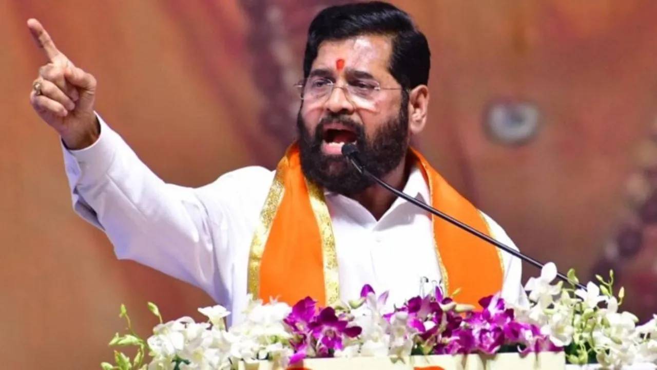 Eknath Shinde: “…  काही जण फुकट बाबुराव आहेत”; सांगोल्यातून शिंदेंनी कोणाला हाणला टोला?