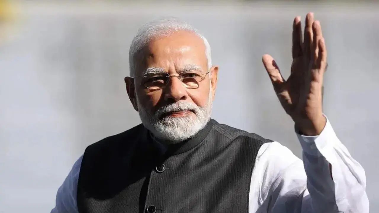 प्रसिद्ध व्यक्तिमत्त्वाच्या यादीमध्ये तिसऱ्या स्थानावर भारताचे पंतप्रधान नरेंद्र मोदी हे आहेत. पंतप्रधान नरेंद्र मोदी हे नेहमीच त्यांच्या कामासाठी ओळखले जातात त्याचबरोबर ते नेहमीच त्यांच्या वक्तव्याने त्याचबरोबर त्यांच्या कामामुळे चर्चेत राहिले आहेत. फोटो सौजन्य - X सोशल मीडिया 