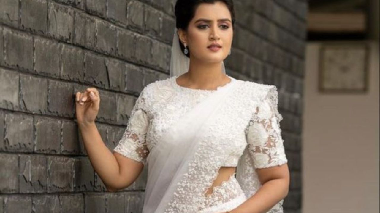 या ठिकाणी लग्नाच्या पोशाखात नाही तर विधवेच्या कपड्यांमध्ये होते नवरीची पाठवणी, काय आहे गावाची विचित्र परंपरा?