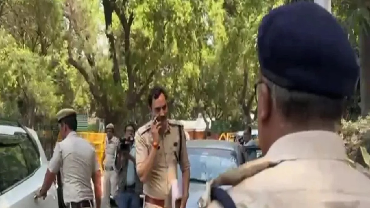 Delhi Crime Property Dealer Shot Dead In Fortuner Car In West Delhis Paschim Vihar Police Probe Underway