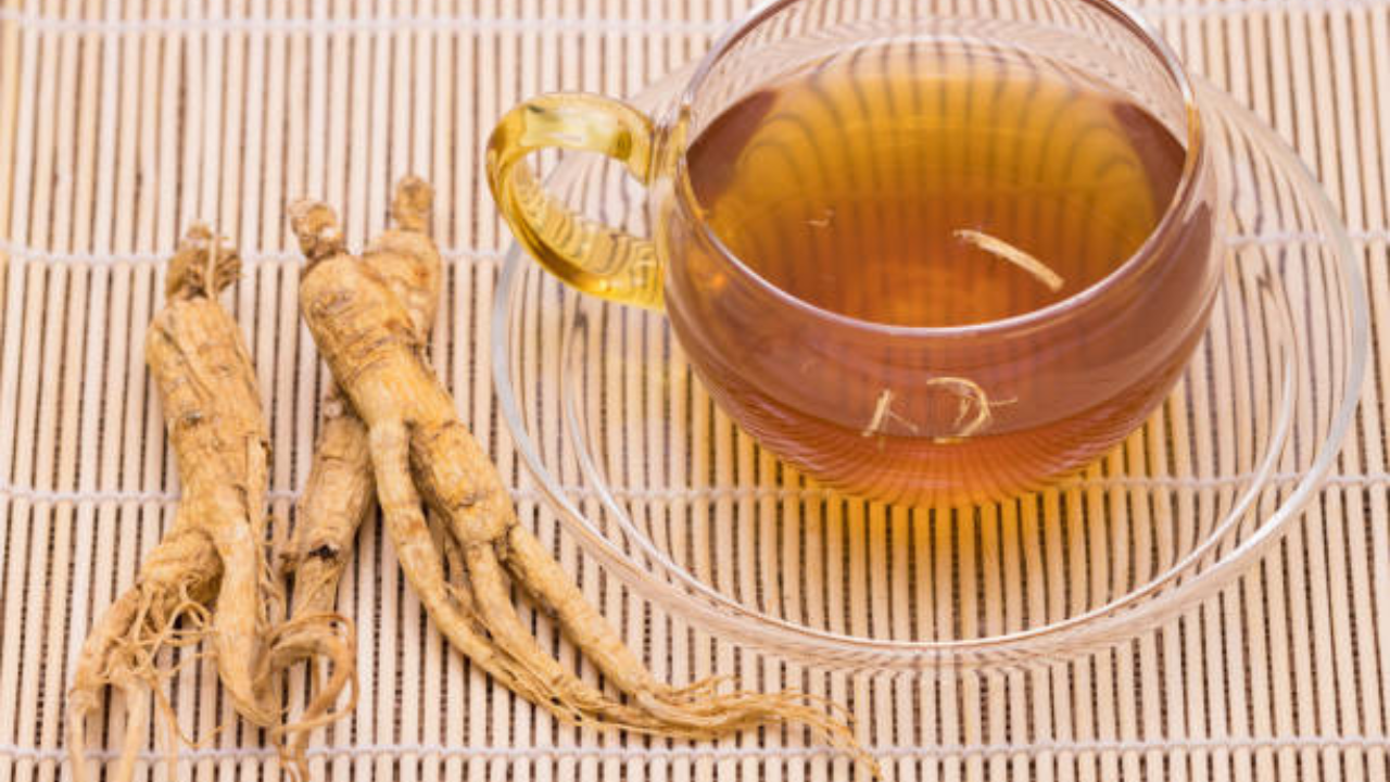 जिनसेंगमध्ये असे अनेक गुणधर्म आढळतात जे लिव्हरमधील विषारी पदार्थ काढून टाकण्यास मदत करतात आणि लिव्हरचे आरोग्य चांगले राखले जाते 