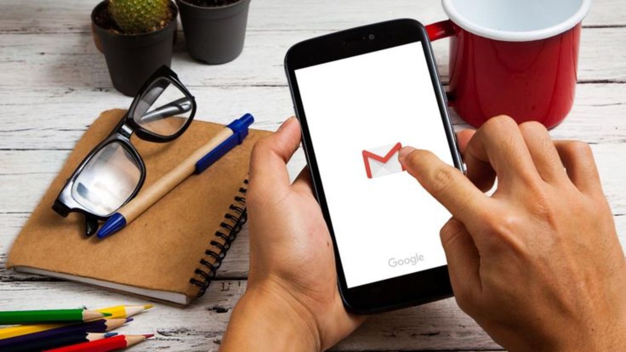 येथे, जेव्हा तुम्ही खाली स्क्रोल कराल, तेव्हा तुम्हाला Trash च्या खाली नवीन Manage your subscriptions वैशिष्ट्य दिसेल.