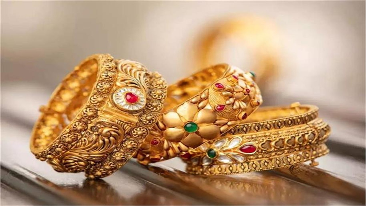 Gold Rates : १० ग्रॅम सोने थेट २ लाख रुपयांपेक्षा महाग होणार! सोन्याच्या किमतींबद्दल धक्कादायक अहवाल