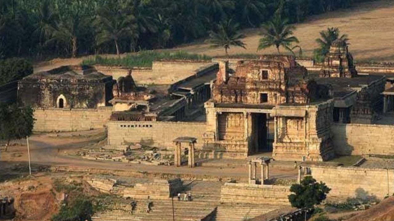निसर्गाचं वरदान लाभलेल्या हंपीला धार्मिक आणि पुरातन इतिहासाचा वारसा लाभलेला आहे. 