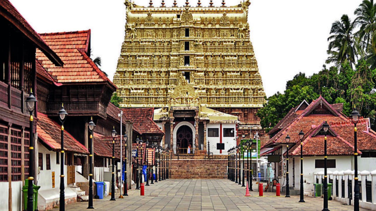 अहवालानुसार, पद्मनाभस्वामी मंदिरात इतर सहा तळघर आहेत, जे सर्वोच्च न्यायालयाच्या देखरेखीखाली उघडण्यात आले आणि त्यामध्ये भरपूर खजिना सापडला. या मंदिराशी संबंधित एक आख्यायिका आहे ज्यामध्ये असे म्हटले आहे की, या ठिकाणी भगवान विष्णूची मूर्ती सापडली होती आणि मंदिर त्याच ठिकाणी बांधले गेले होते
