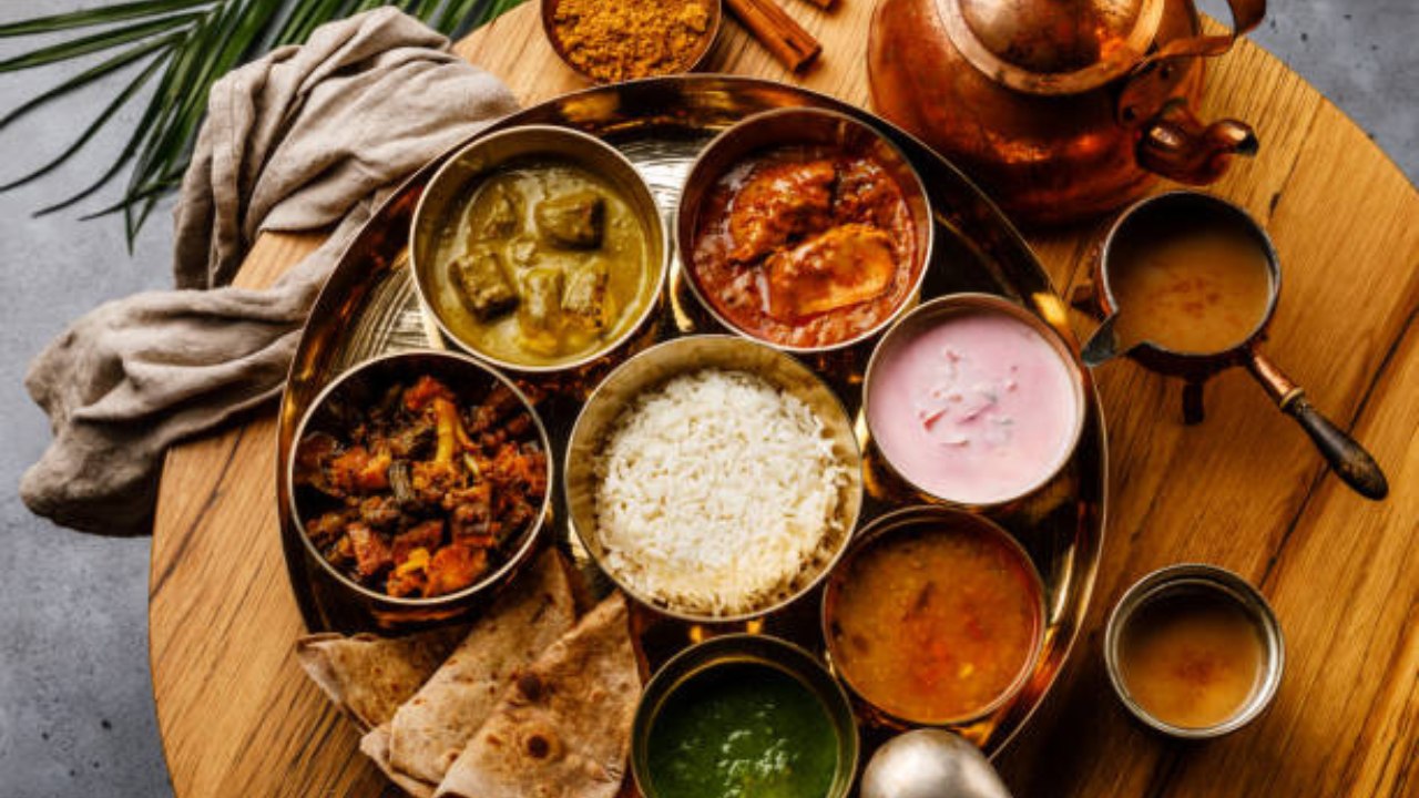 रात्रीचे जड जेवण आणि उशीरा जेवणे