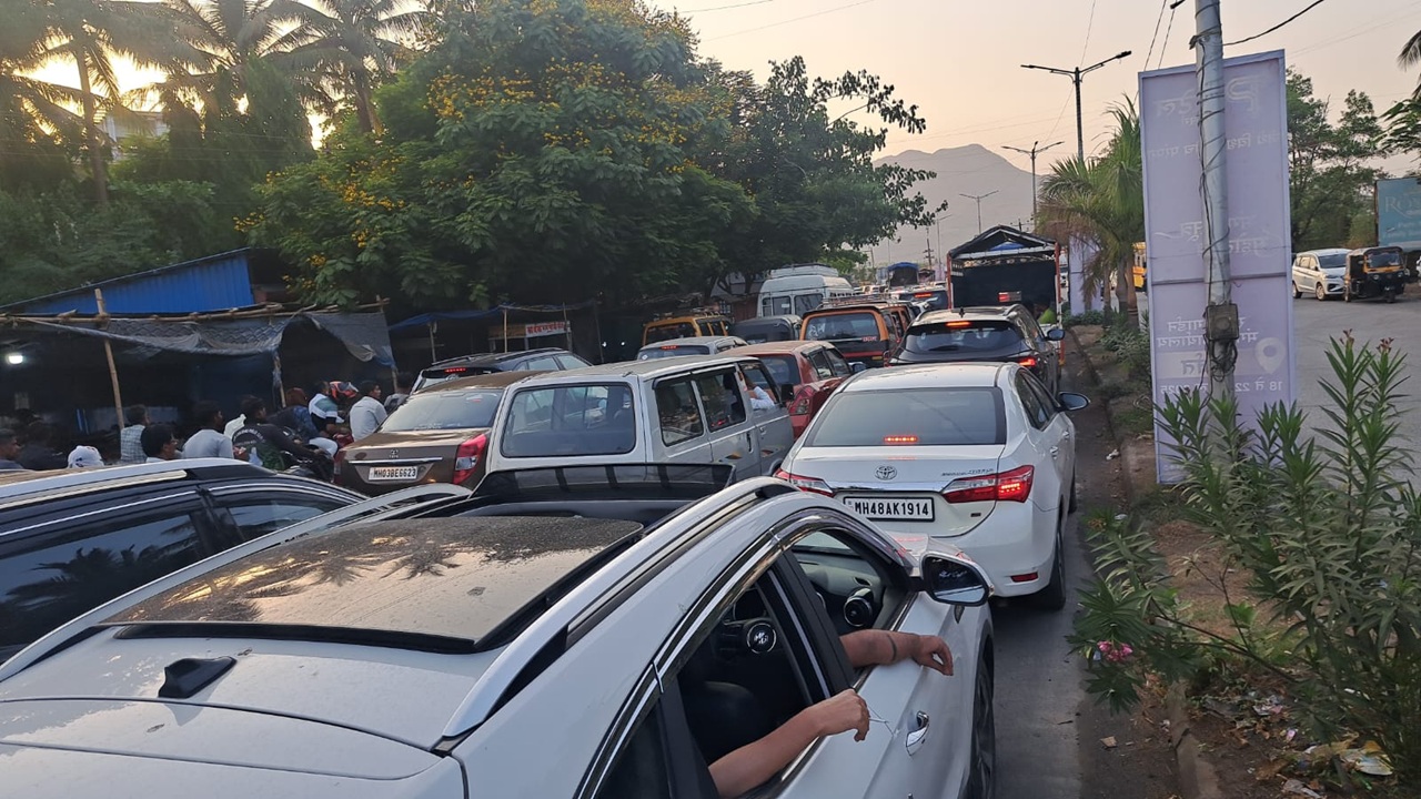 वाहतूक कोंडीवर नियंत्रण कधी येणार, चार फाटा आणि श्रीराम पुल हॉटस्पॉट