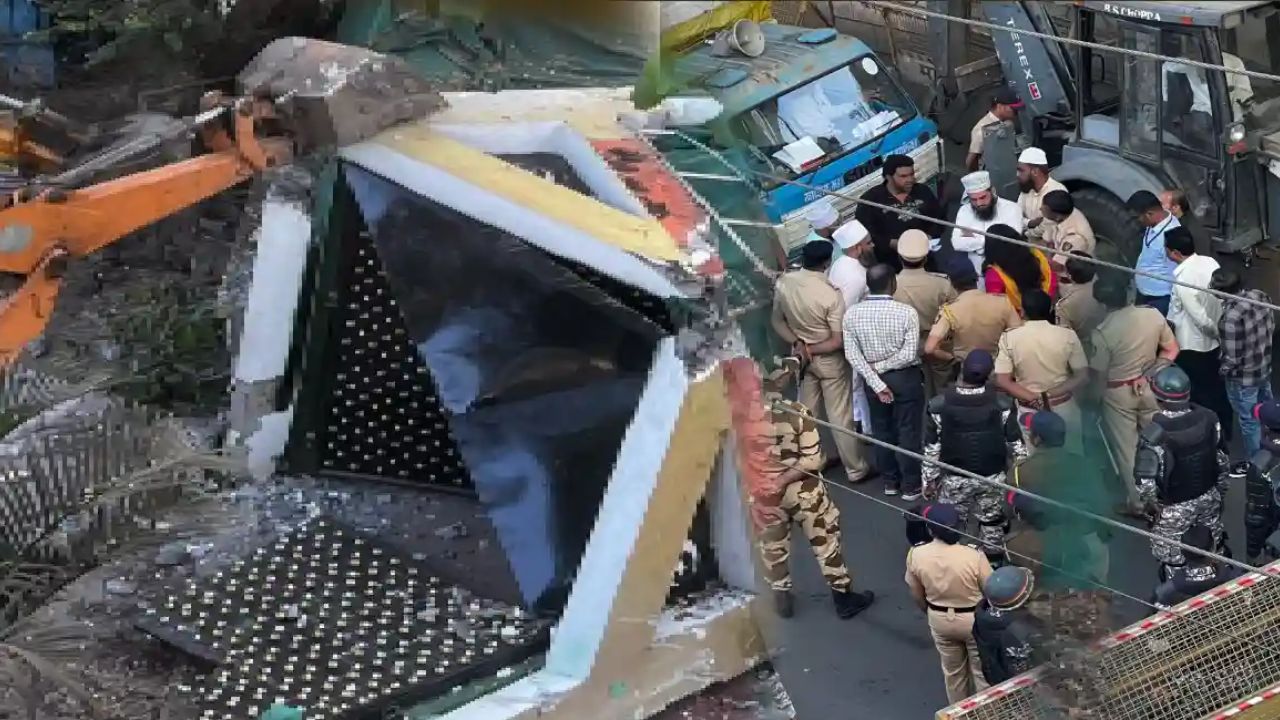 22 Policemen Injured In Stone Pelting In Nashik Before Removal Of Unauthorized Dargah