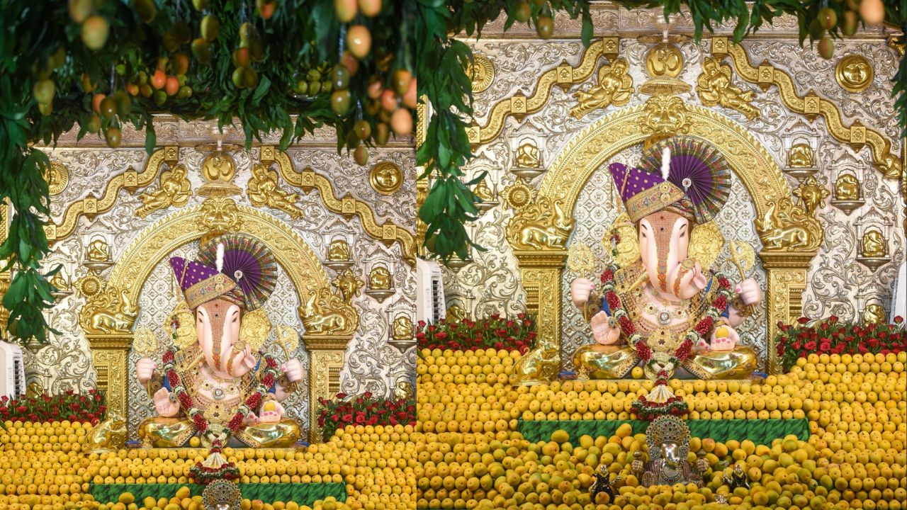 पुण्यातील प्रसिद्ध व्यापारी देसाई बंधू आंबेवालेचे मंदार देसाई यांच्याकडून महानैवैद्य देण्यात आला आहे.  
