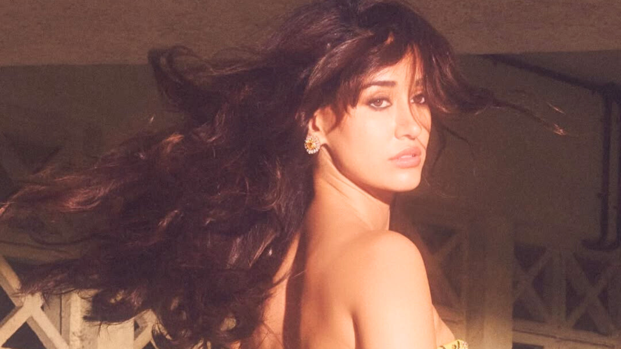 अभिनेत्री दिशा पटानीने तिच्या @dishapatani या सोशल मीडिया हँडलवर नवीन पोस्ट शेअर केली आहे. या पोस्टमध्ये अभिनेत्री फार आकर्षक दिसत आहे. 