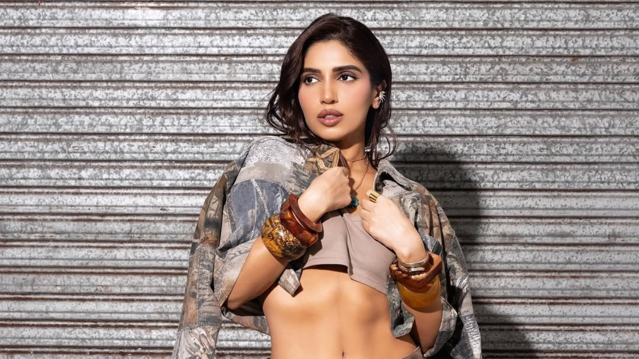 अभिनेत्रीने या Photoshoot मध्ये Cool Fashionable आऊटफिट परिधान केले आहे. मुळात, अभिनेत्री यामध्ये फार आकर्षक दिसत आहे. 