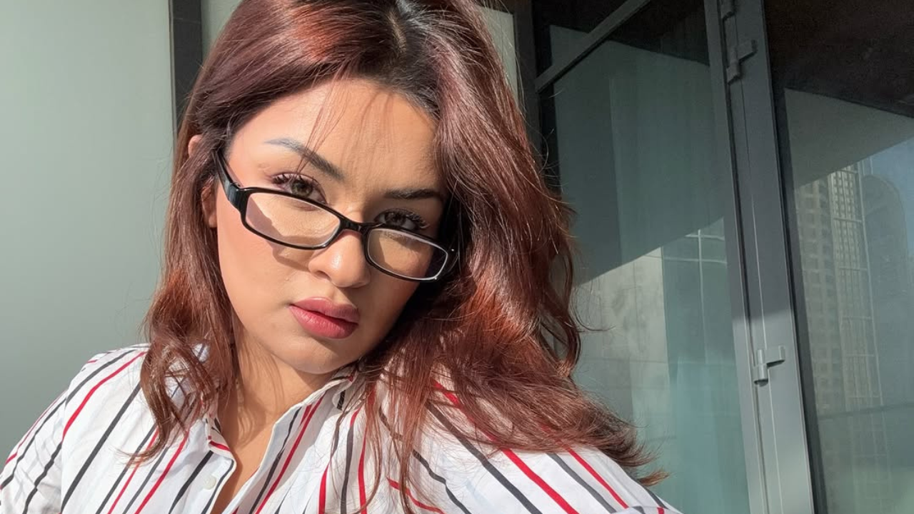 पहिलेच उन्हाने तफावत केली आहे त्यात ही अभिनेत्रीने Hotness च्या हद्दी पार केल्या आहेत. अवनीतने शेअर केलेल्या या लूकमध्ये फार Hot दिसत आहे. 