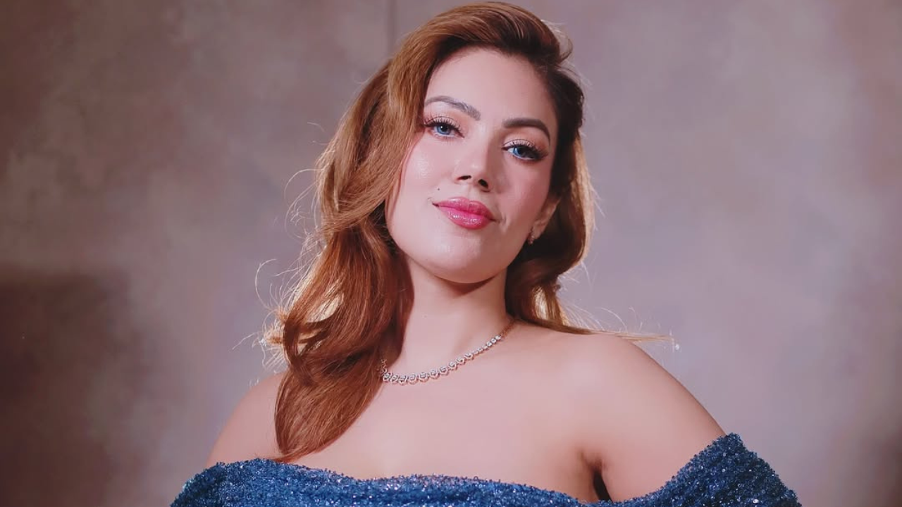 तिचा हा Look पाहून चाहत्यांनी भरभरून कॉमेंट्स केले आहेत. अभिनेत्रीच्या Hotness ची जादू चाहत्यांवर झालेली पूर्णपणे दिसून येत आहे. 
