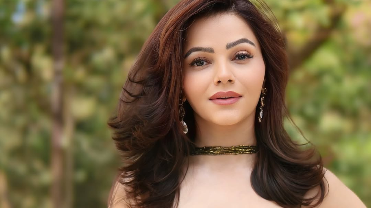 अभिनेत्रीला पोस्टखाली कॉमेंट्समध्ये भरभरून कौतुक मिळाले आहे. अगदी तरुण तिच्या प्रेमात वेडे झाले आहेत. 
