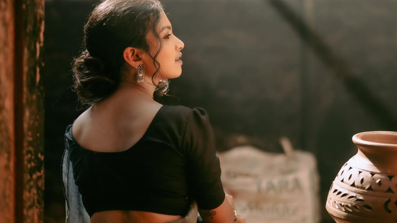 हवा करण्यात गौरीचा हात कुणी धरू शकेल का? या बिनधास्त गर्लने नव्या Look च्या माध्यमातून पुन्हा पंसती मिळवली आहे. 