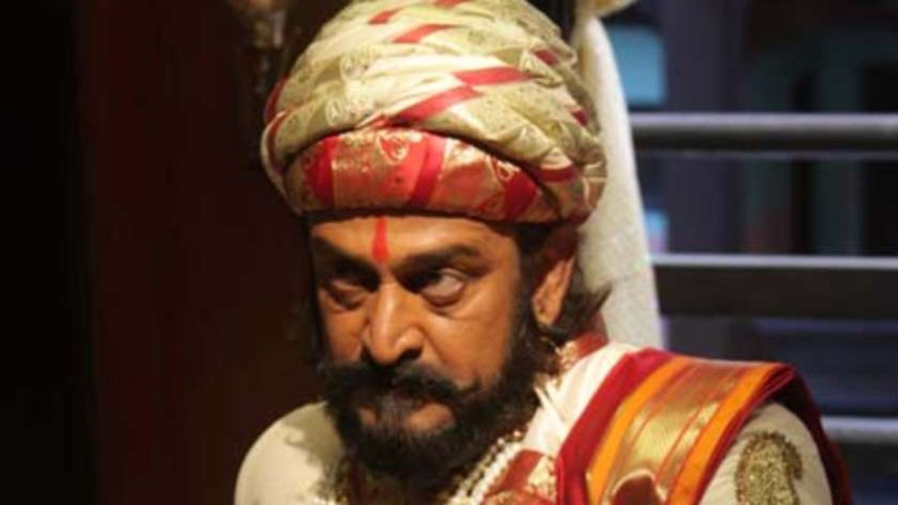 “मी शिवाजीराजे भोसले बोलतोय” या मराठी चित्रपटामध्ये अभिनेता आणि दिग्दर्शक महेश मांजरेकर यांनी छत्रपती शिवाजी महाराजांची भूमिका अत्यंत चोख आणि हुशारीने साकारली होती. 