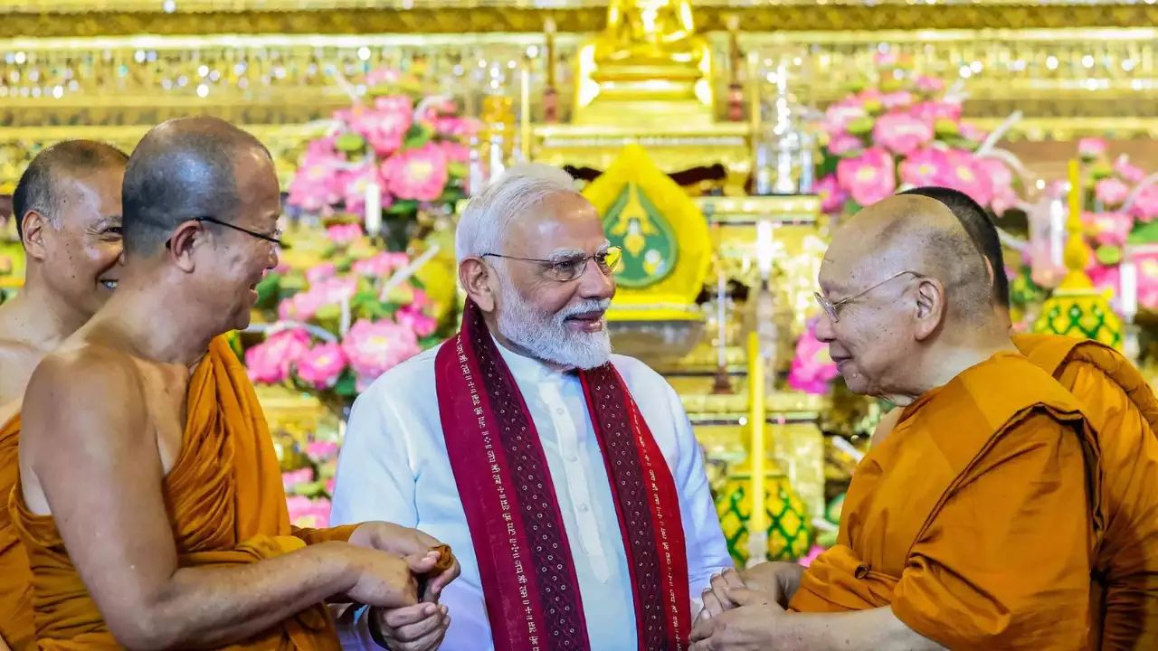 PM Modi visits Wat Pho temple see special photos