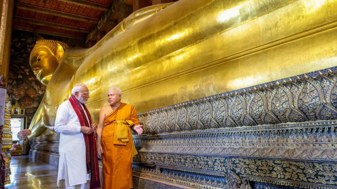 या शिकवणी भारत आणि थायलंडमधील शतकानुशतके जुन्या सभ्यता संबंधांचाही आधार बनतात, असे पंतप्रधान मोदी म्हणाले. पीएम मोदींनी त्यांच्या X भेटीचा व्हिडिओ देखील शेअर केला आणि ते संस्मरणीय असल्याचे वर्णन केले.