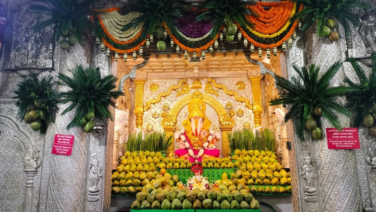 पुण्यातील श्रीमंत दगडूशेठ हलवाई गणपती मंदिरामध्ये शहाळे महोत्सव करण्यात आला आहे. 