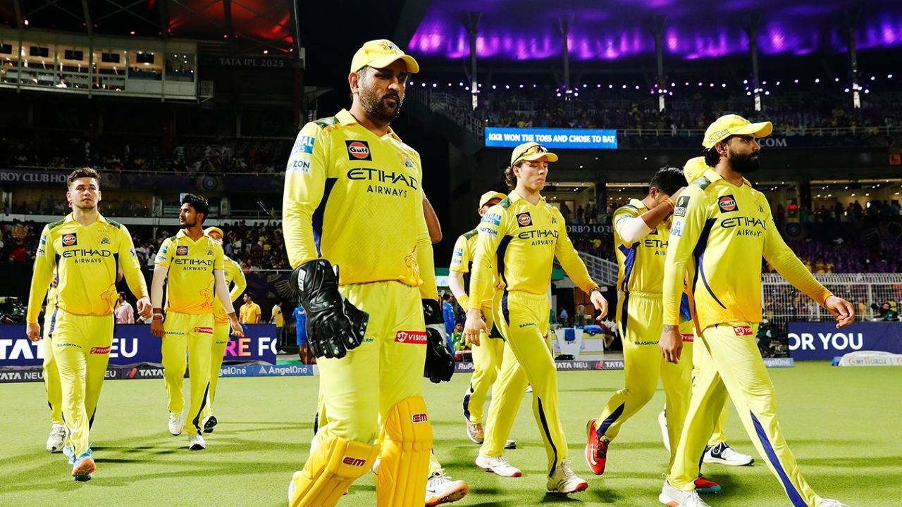 आयपीएलच्या इतिहासात सर्वाधिक प्लेऑफ सामने खेळण्याचा विक्रम चेन्नई सुपर किंग्ज (CSK) ने केला आहे. पाच वेळा विजेत्या सीएसकेने एकूण २६ प्लेऑफ सामने खेळले आहेत. चेन्नईने शेवटचे २०२३ मध्ये प्लेऑफमध्ये प्रवेश केला होता. २०२४ नंतर २०२५ मध्येही सीएसकेने निराशाजनक कामगिरी केली. फोटो सौजन्य :  Chennai Super Kings