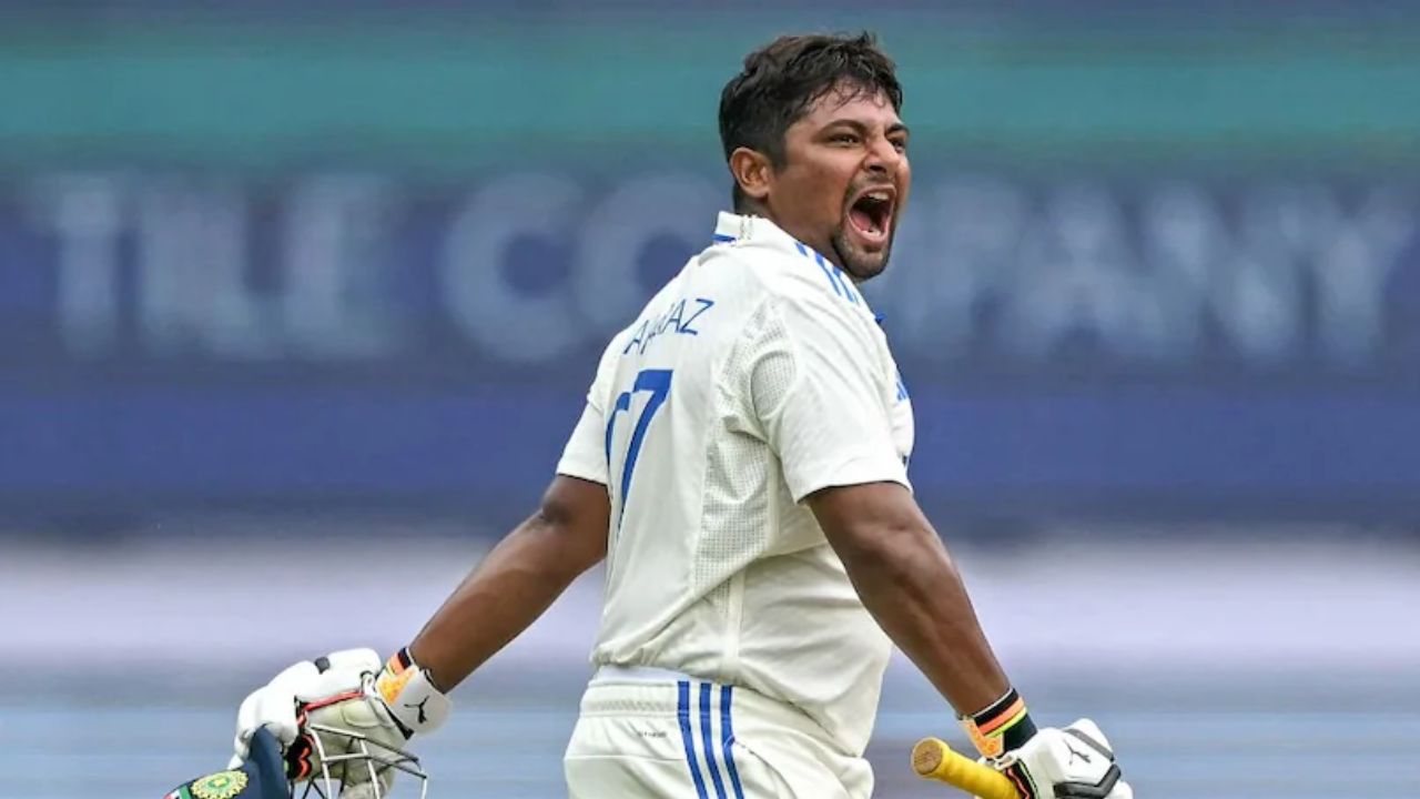 सरफराज खानने अलीकडच्या काळात चांगली कामगिरी केली आहे. याशिवाय, क्रिकेटच्या दीर्घ स्वरूपातील भविष्यातील खेळाडू म्हणून त्याचा विचार केला जात होता. गेल्या वर्षी न्यूझीलंडविरुद्धच्या पहिल्या कसोटीत त्याने १५० धावा केल्या होत्या. एवढेच नाही तर, इंग्लंड लायन्सविरुद्धच्या मालिकेसाठी सरफराज भारताच्या अ संघाचाही भाग आहे. अशा परिस्थितीत त्याला वगळणे हा धक्कादायक निर्णय मानला जात आहे. फोटो सौजन्य : X