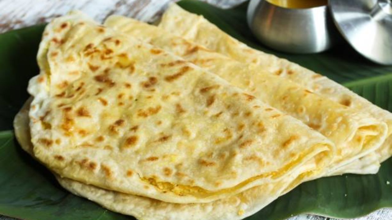 महाराष्ट्रासह देशभरात सगळीकडे सणावाराच्या दिवसांमध्ये पुरणपोळी हा गोड पदार्थ प्रत्येक घरात बनवली जाते. पुरणपोळीचे नाव ऐकल्यानंतर सगळ्यांच्या तोंडाला पाणी सुटते. 