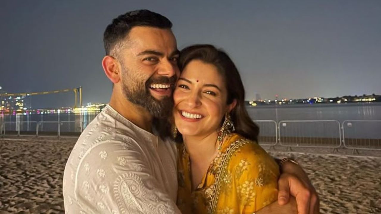 विराट अनुष्काच्या जोडीबद्दल सर्वात खास गोष्ट म्हणजे ते दोघेही प्रत्येक पावलावर एकमेकांसोबत उभे राहतात आणि एकमेकांना पूर्णपणे पाठिंबा देतात. जेव्हा अनुष्काला विराटच्या खराब कामगिरीबद्दल ट्रोल केले जाते तेव्हा विराट देखील ट्रोलर्सना उत्तर देताना दिसतो. 

