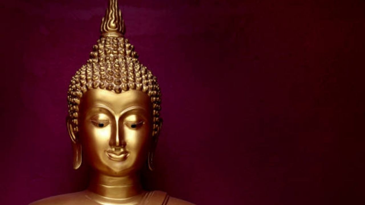  सम्यक संकल्प : सकारात्मक विचार आणि ध्येय, म्हणजे वाईट विचारांपासून दूर राहणे. आपलं आणि इतरांचं चांगलं व्हावं ही भावना ठेवणं. 