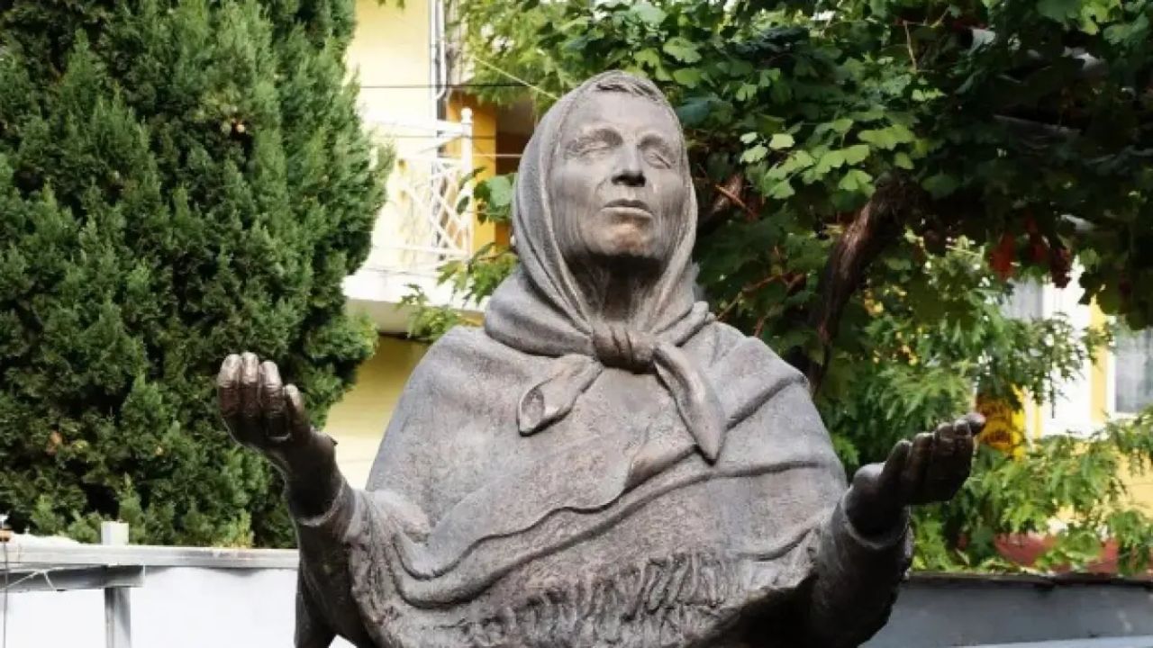 प्रसिद्ध पैगंबर बाबा वांगा यांनी २१२३ मध्ये लहान देशांमध्ये महायुद्ध होण्याची भविष्यवाणी केली आहे. बाबा वांगा यांनी म्हटले आहे की २१२३ मध्ये (म्हणजे आजपासून ९८ वर्षे) लहान देशांमध्ये एक मोठे युद्ध होईल. या जगात उपस्थित असलेले छोटे देशही आपापसात लढायला लागतील
