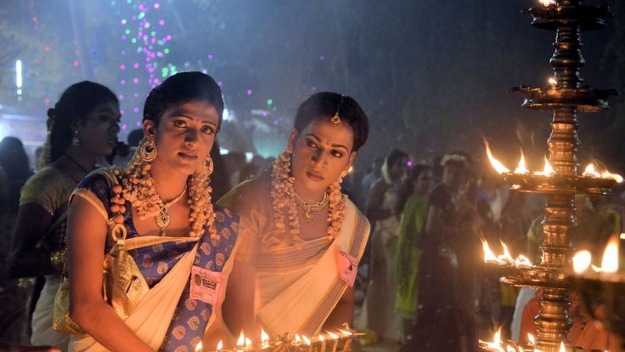 किन्नर समुदाय इरावनला आपले आराध्यदैवत मानतात. परंपरेनुसार तेही आपल्या आयुष्यात एकदा इरावनशी लग्न करतात आणि दुसऱ्या दिवशी स्वतःला विधवा मानून त्याचा शोक व्यक्त करतात
