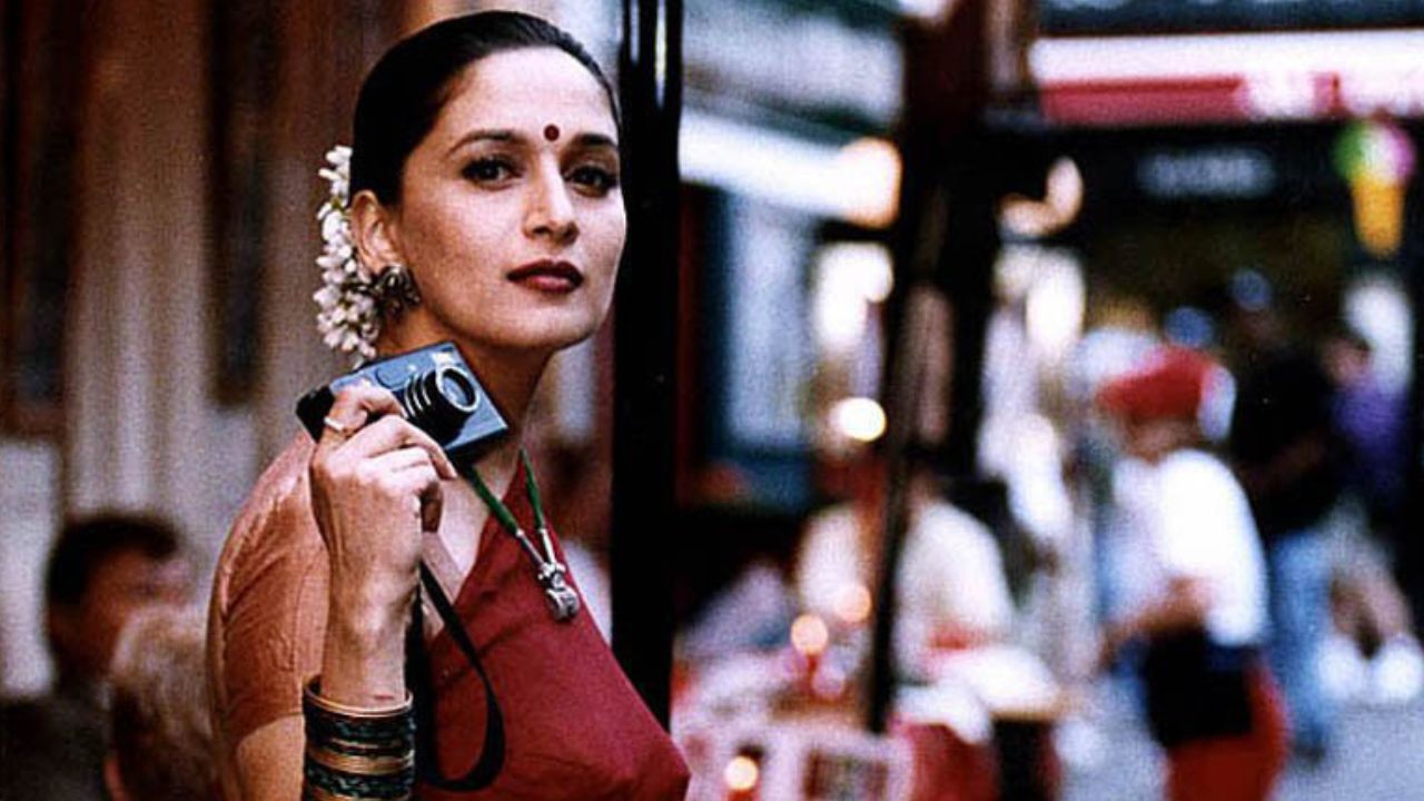प्रक्षकांच्या हृदयावर राज्य करणाऱ्या माधूरी दिक्षितनेही एका चित्रपटात  5 भूमिका साकारल्या होत्या. या चित्रपटाचे नाव  'गज गामिनी' आहे
