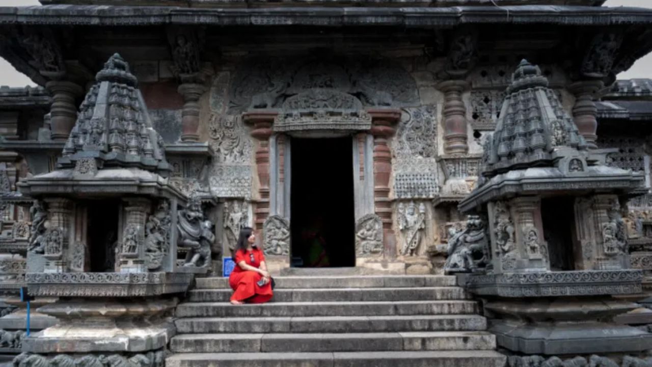 मंदिराबाबत शास्त्रीय कारणं देखील सांगितले जाते की, मंदिरात प्रचंड प्रमाणात सकारात्मक उर्जेचा वावर असतो 

