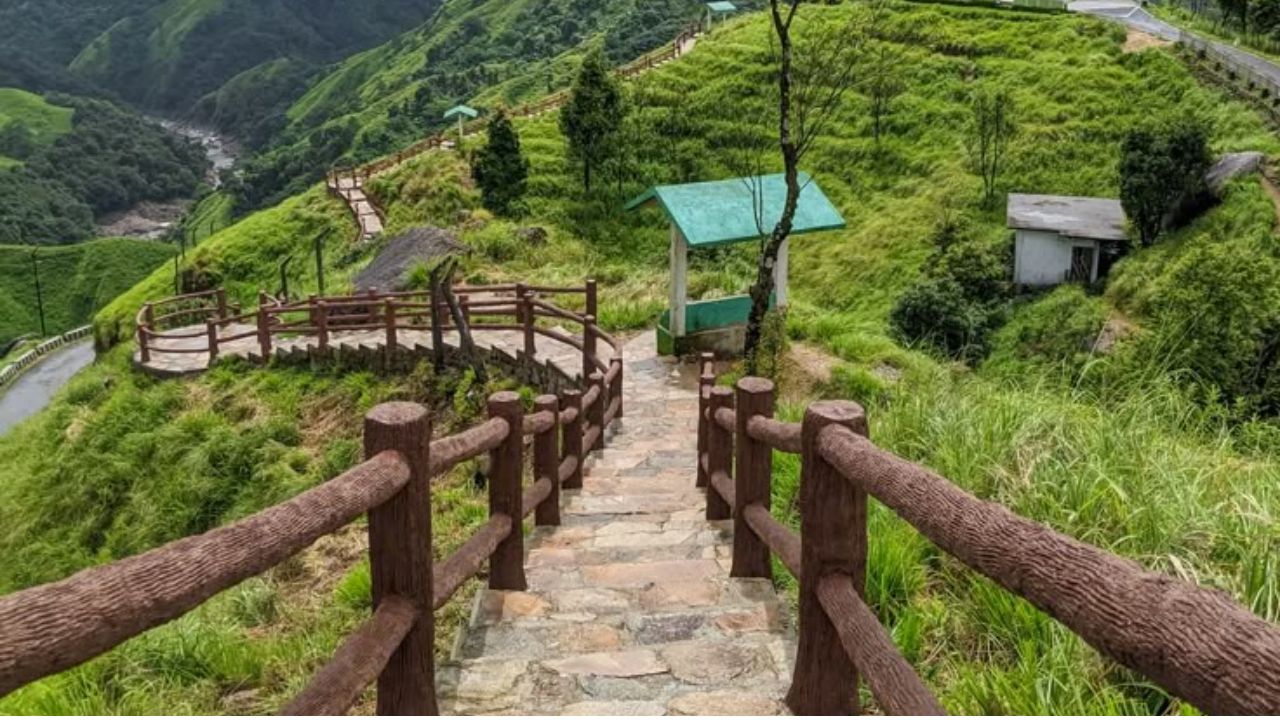कोंगथोंग गावात सुमारे ७०० लोक राहतात. म्हणजेच इथे ७०० लोकांचे ७०० सूर असावेत. इथे नवीन जन्मलेल्या मुलाला पालक स्वतःच नवीन सूर देतात 
