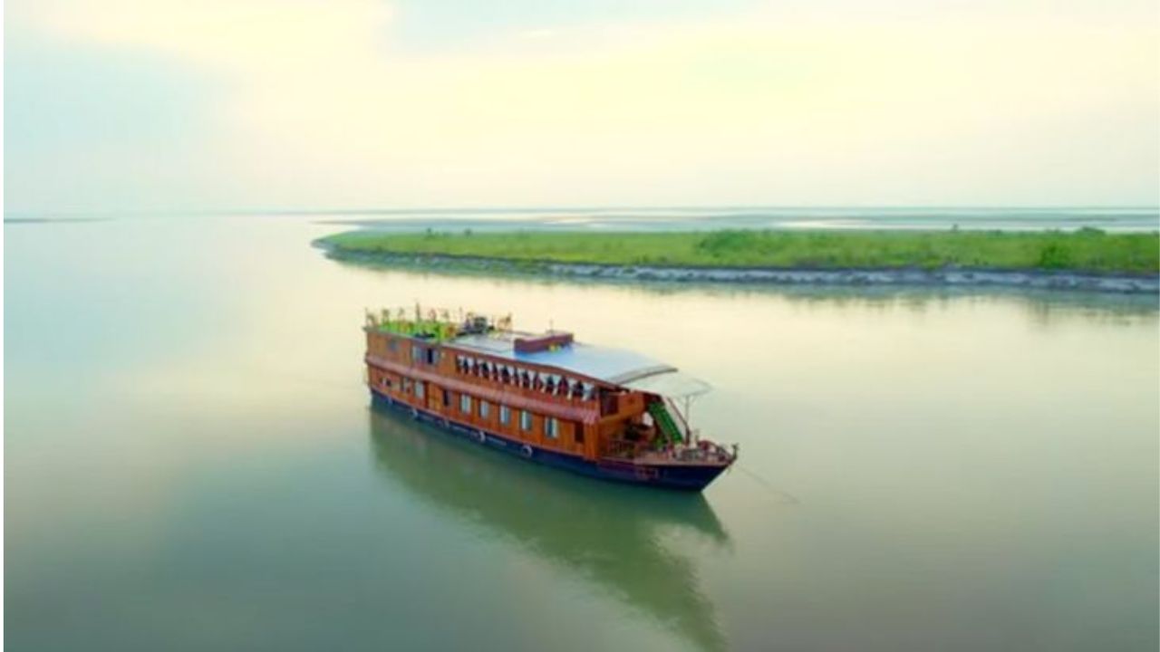 मिळालेल्या माहितीनुसार, ब्रह्मपुत्रा नदी ही हिमालयाच्या उत्तरेस असलेल्या तिबेटमधील पुरंग जिल्ह्यातील मानसरोवर तलावाजवळ उगम पावते

