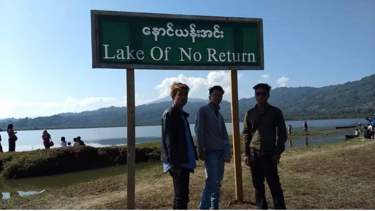 या रहस्यमयी तलावाचे नाव नवांग यांग तलाव असे आहे. याला नो रिटर्न लेक असेही म्हटले जाते. हे तलाव अरुणाचल प्रदेशात वसले असून याच्या कथा लोकांना फार आश्चर्यचकित करतात. या तलावात वाईट शक्तींचा वास असल्याचे सांगितले जाते 
