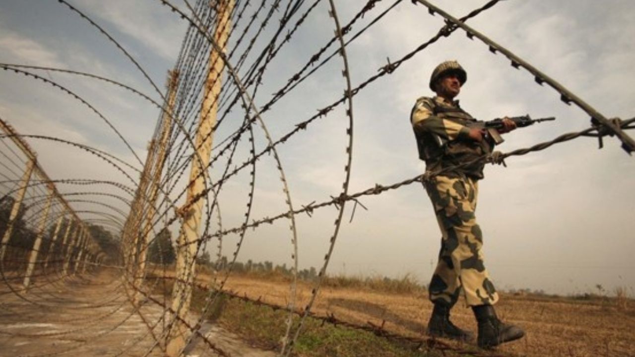 भारत पाकमध्ये शस्त्रसंधी व्हावी असं अमेरिकेचे राष्ट्रपती डोनाल्ट ट्रम्प यांनी आशा व्यक्त केली. 