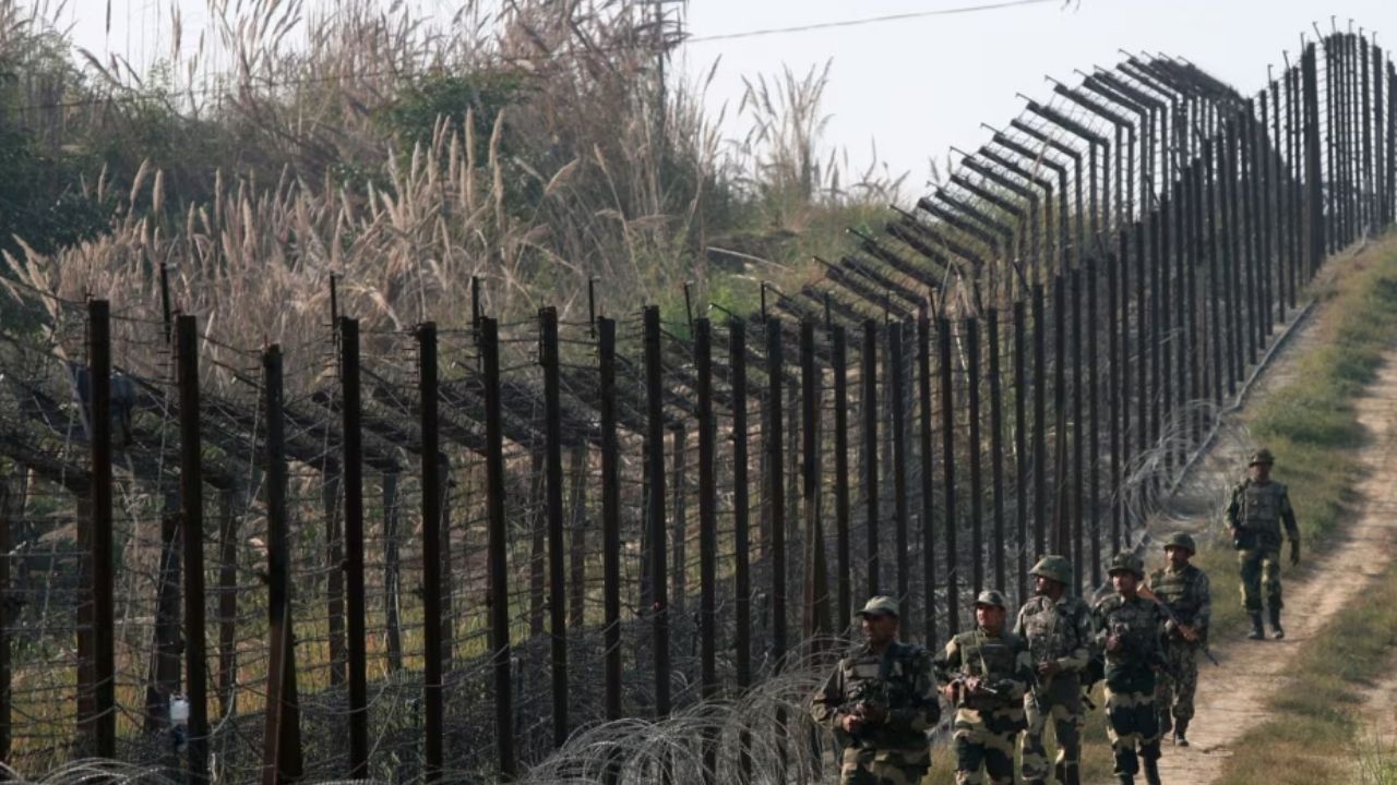 7 मे च्या मध्यरात्री भाराताने पहलगामच्या भ्याड हल्ल्याच्या बदला घेण्यासाठी दहशतवादांविरोधात ऑपरेशन सिंधूर यशस्वी पाप पाडले. 
