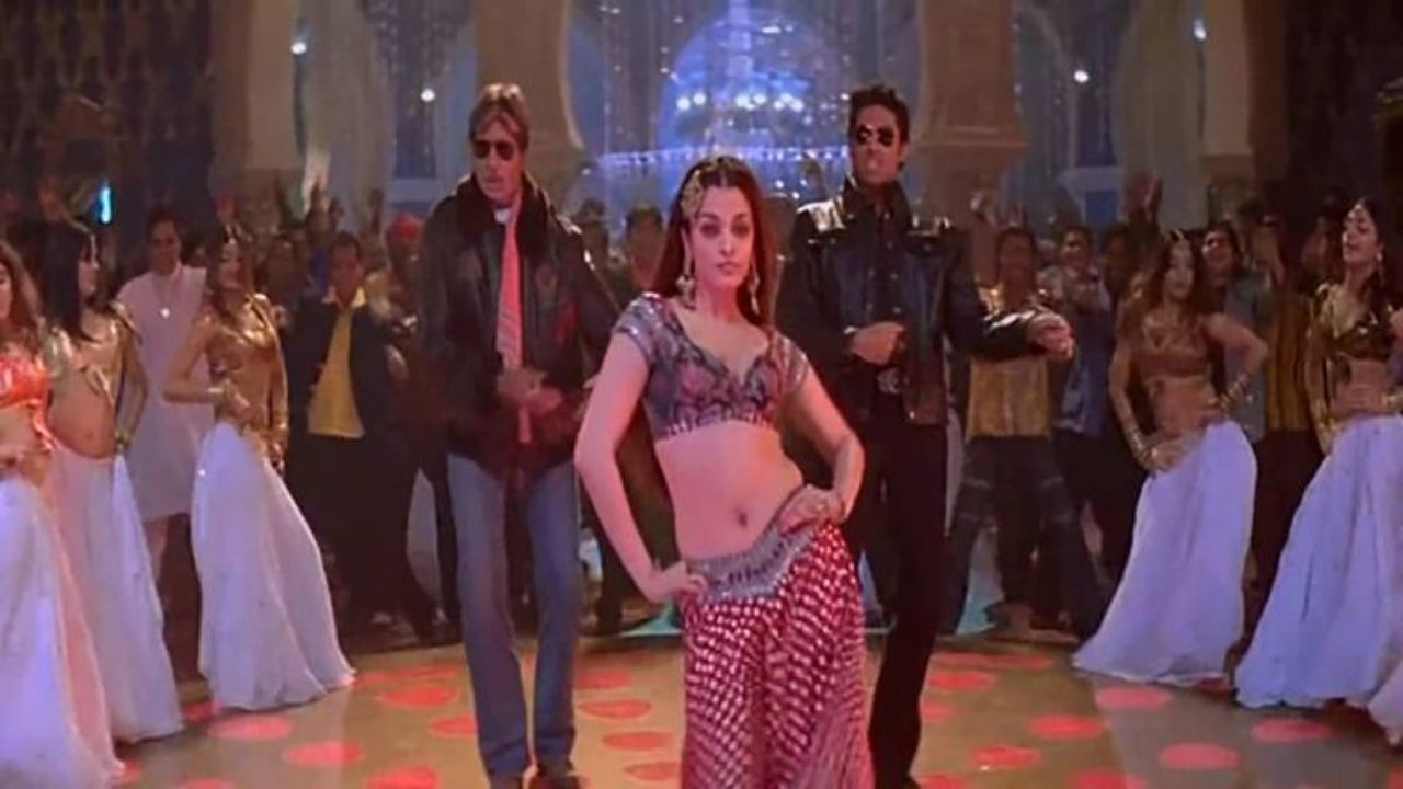 2005 मध्ये प्रदर्शित करण्यात आलेल्या ‘बंटी और बबली’ चित्रपटातील ‘कजरा रे’ गाण्याबद्दल आता आम्ही तुम्हाला सांगणार आहोत. या गाण्यात अमिताभ बच्चन, ऐश्वर्या राय, अभिषेक बच्चन पाहायला मिळतात. 
