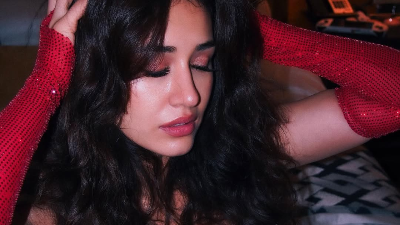 अभिनेत्री दिशा पाटनीने तिच्या instagram हॅण्डल वर नवीन पोस्ट शेअर केली आहे. या पोस्टमध्ये अभिनेत्री नेहमीप्रमाणे हॉट दिसत आहे. 