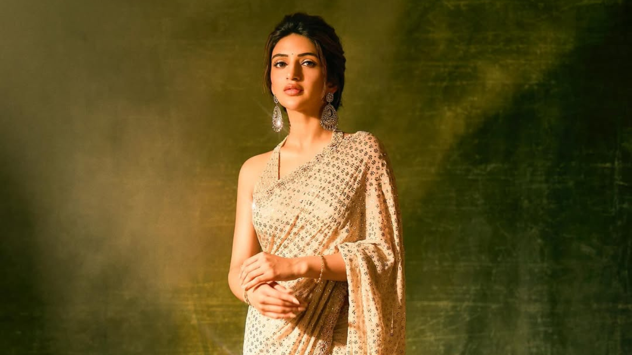 अभिनेत्री श्रीलीलाने तिच्या @sreeleela14 या सोशल मीडिया ID वर नवीन Photoshoot शेअर केला आहे. या फोटोंमध्ये अभिनेत्री फार आकर्षक दिसत आहे. 