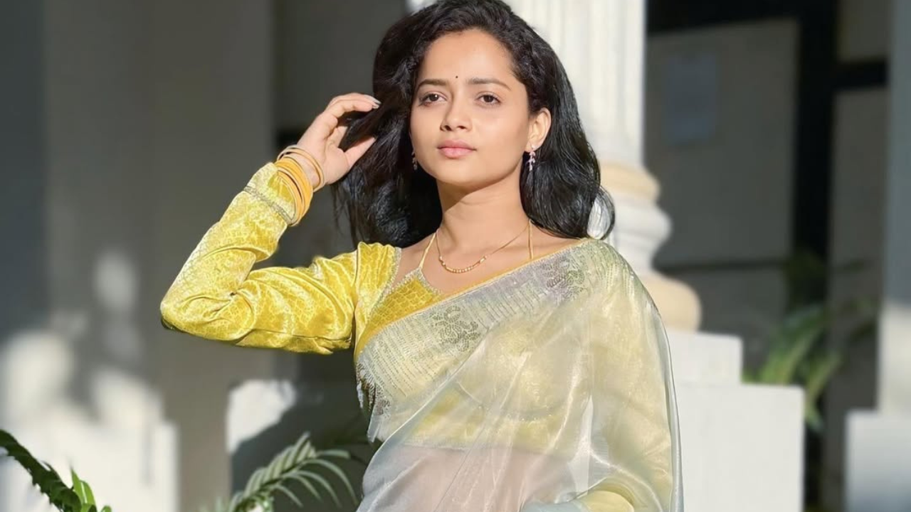 शिवालीला कमेंट्समध्ये कौतुकाचा वर्षाव मिळाला आहे. तर कविता आणि चारोळ्यांनी कमेंट्स सेक्शन भरला आहे. 