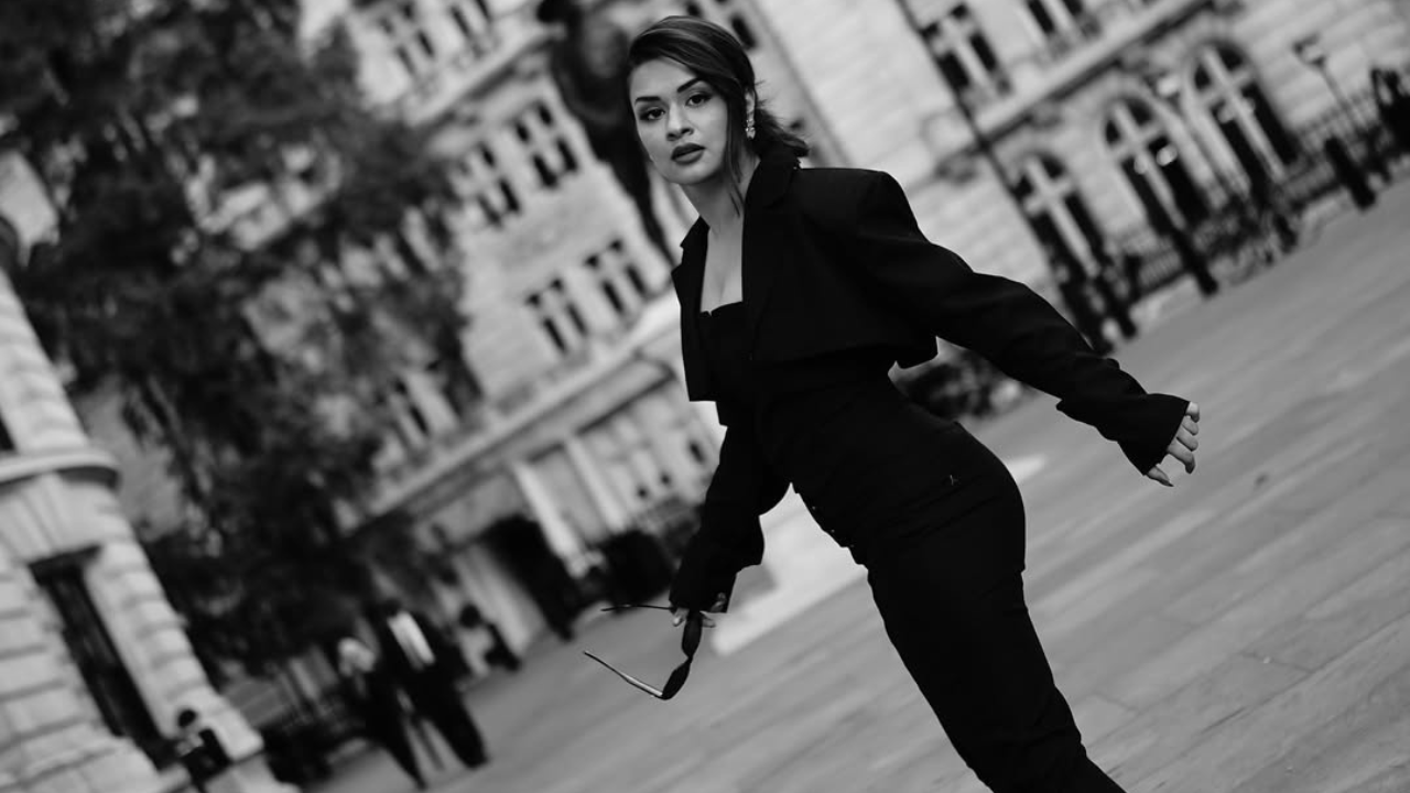 अभिनेत्रीनं कॅप्शनमध्ये 'For Mission Impossible: The Final Reckoning in London🖤' असे नमूद केले आहे. 