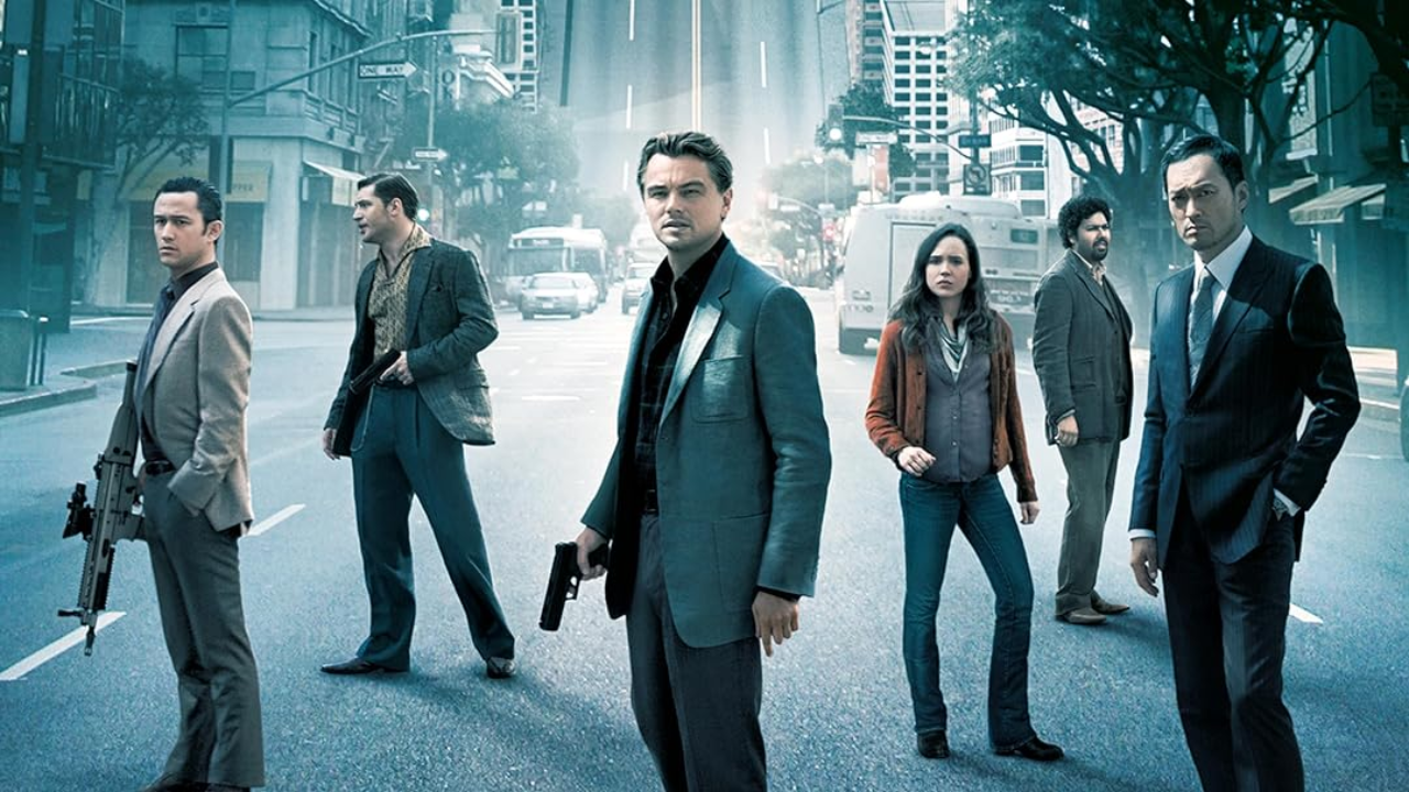 'Inception' हा सिनेमा 2010 रोजी प्रदर्शित झाला होता. या सिनेमात एक चोर जो ‘ड्रीम शेअरिंग टेक्नॉलॉजी’च्या मदतीने कॉर्पोरेट गुपितं चोरतो, त्याला एका CEO च्या मनात कल्पना रुजवण्याचं उलटं काम दिलं जातं. मात्र त्याचा दु:खद भूतकाळ हा संपूर्ण प्रकल्प आणि त्याच्या टीमला अपयशाकडे नेऊ शकतो. हा चित्रपट पाहण्याजोगा आहे.