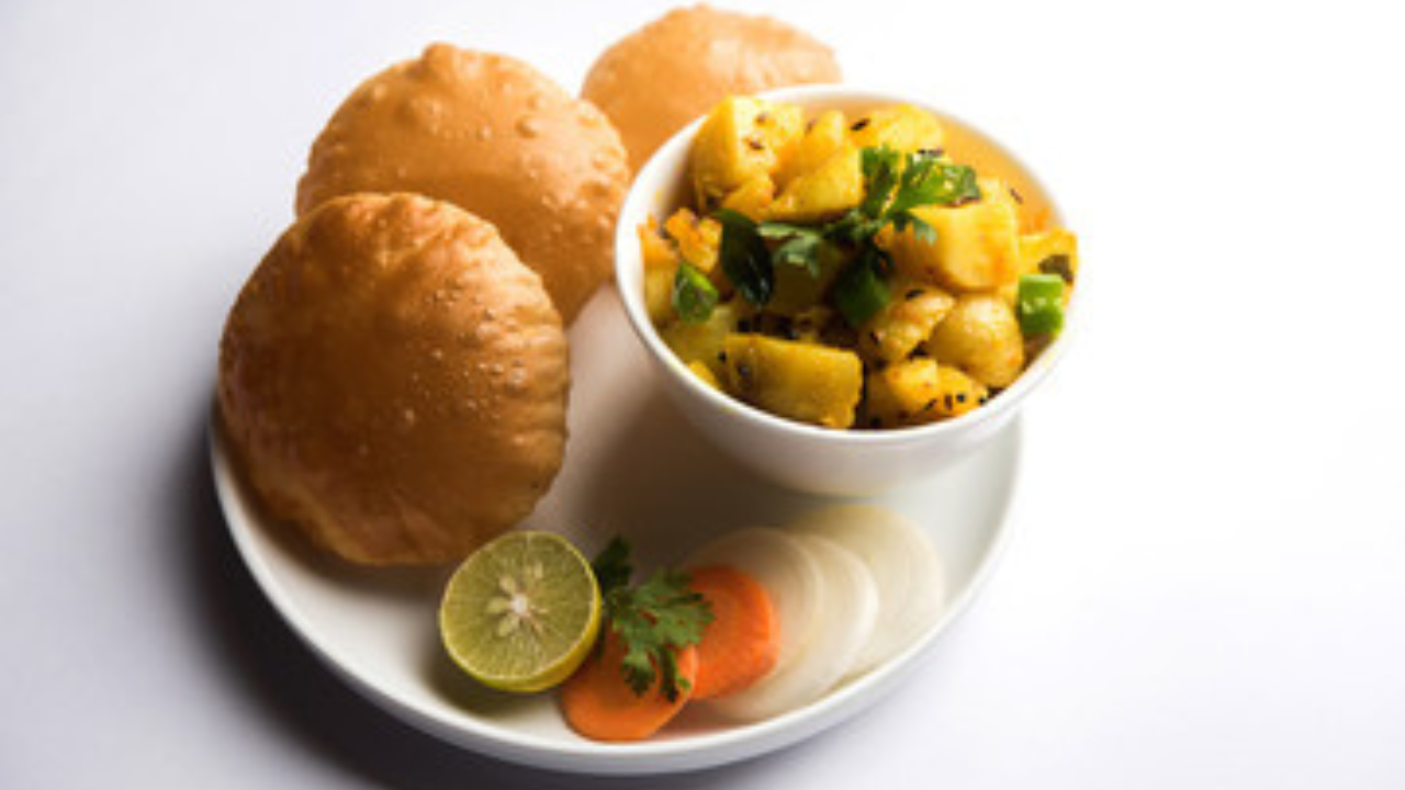 तेलकट पदार्थांपासून स्वतःला दूर ठेवा