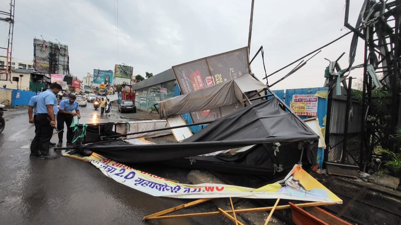 Incident of hoarding falling in Dhanori after heavy rains in Pune