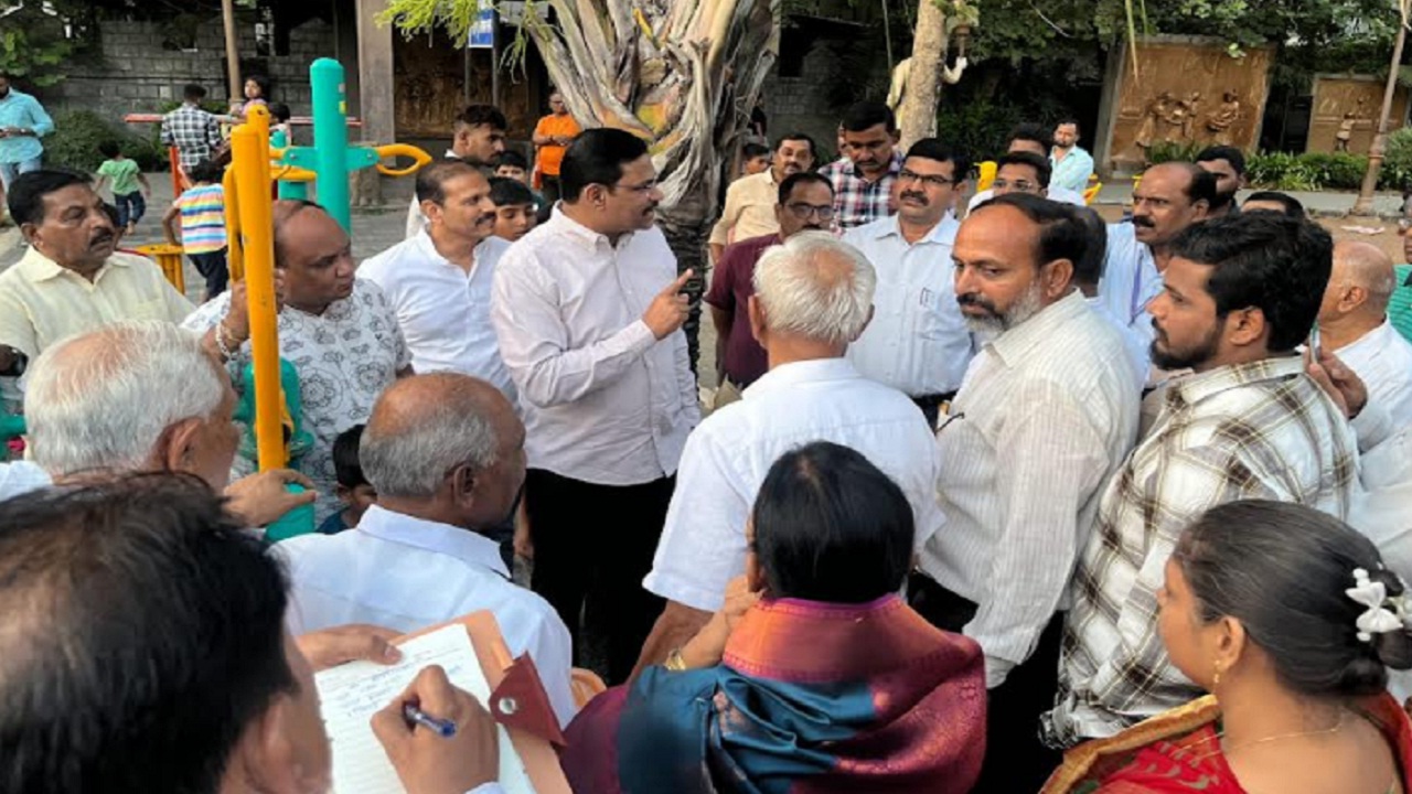 उद्यान परिसरात दारुड्यांचा वावर; आमदार शंकर जगतापांनी अधिकाऱ्यांना धरले धारेवर