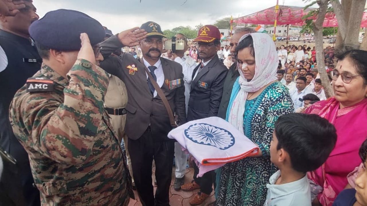 सोलापूरमधील जवानांची पश्चिम बंगालमध्ये मालवली प्राणज्योत; निरोप देताना गावकऱ्यांना अश्रू अनावर