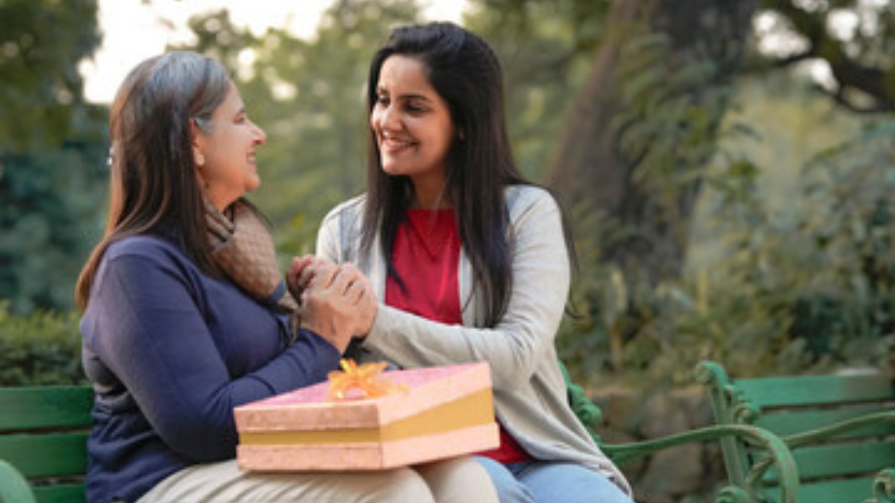 नातं टिकवताना पहिले मोठ्यांचा सल्ला घ्या