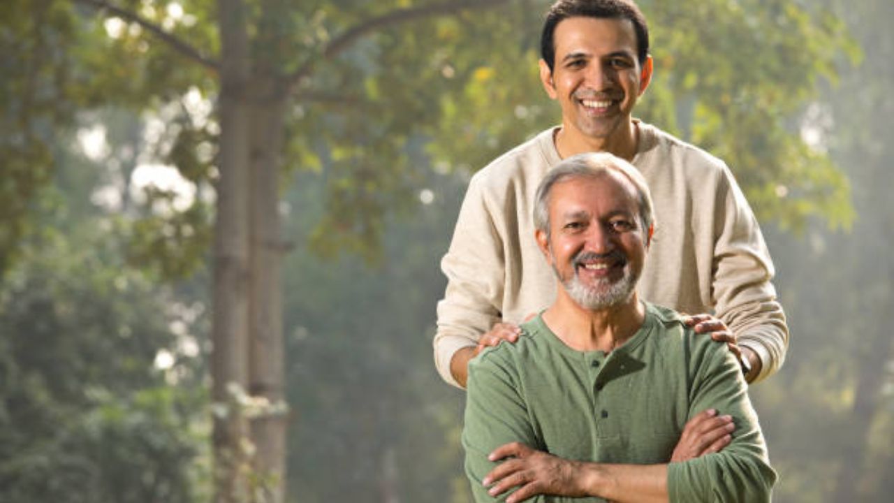 बापाला नको शिकवू: तुमच्या सुद्धा कानावर हे वाक्य अनेकदा पडले असेल. जेव्हा कधी मुलगा आपल्या वडिलांना ठाऊक नसलेल्या गोष्टी सांगायला जातो तेव्हा ते नक्कीच म्हणतात,
